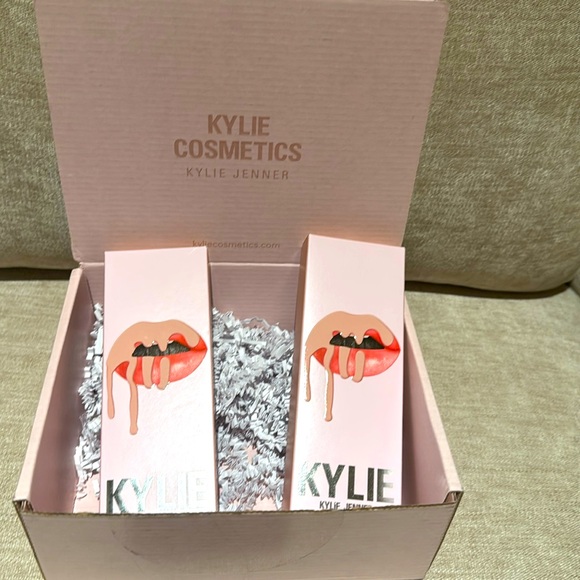 Kylie cosmetics Bare 700 matte brand new unused in the box lip kit. - Picture 1 of 6